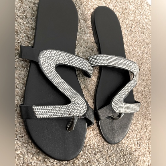 NEW Sparkle Bedazzled Diamond Flip Flop Sandals Sz 9.5 (41) - Picture 2 of 4